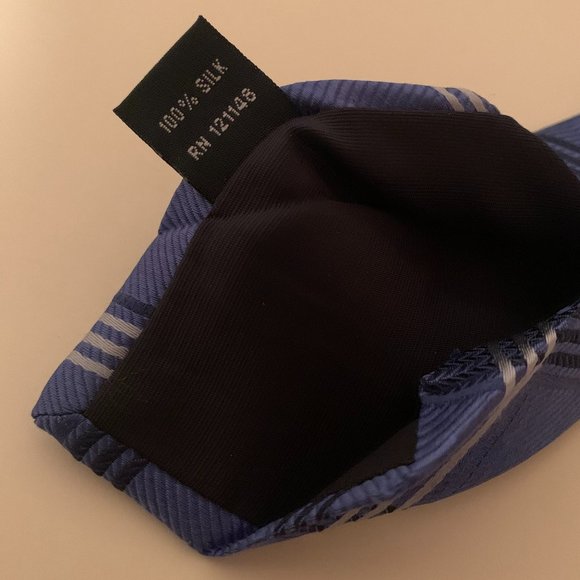 IZOD Blue Striped Men's Necktie - Picture 5 of 8